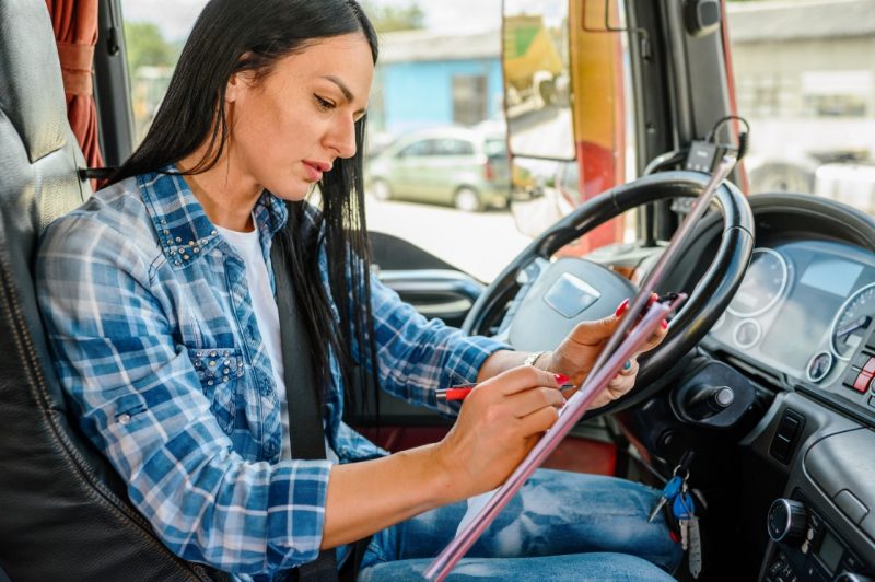 关于女性如何塑造卡车驾驶的未来的图片